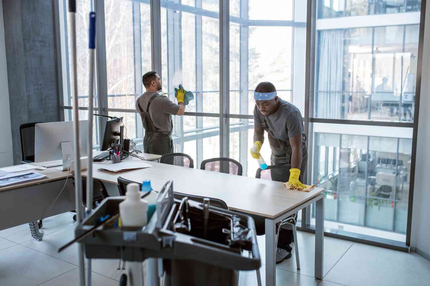 office-cleaning-1 office-cleaning-1